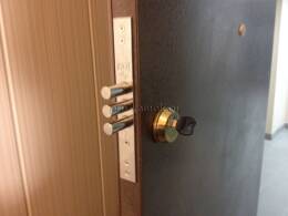 Установить врезной замок